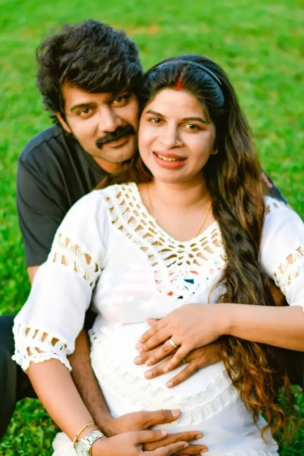 Hero Naveen Chandra Wedding Anniversary Special Photos13