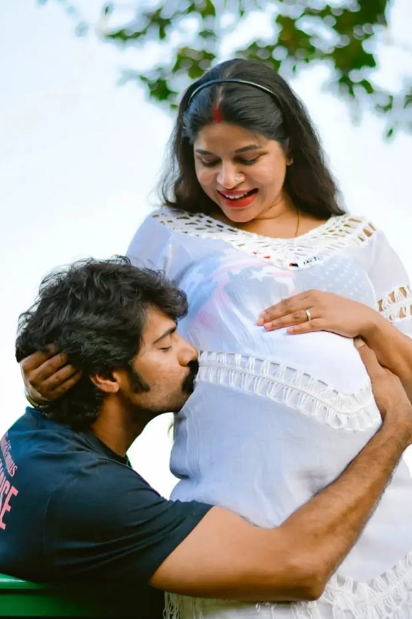 Hero Naveen Chandra Wedding Anniversary Special Photos15