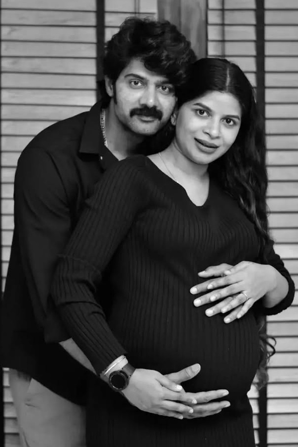 Hero Naveen Chandra Wedding Anniversary Special Photos17