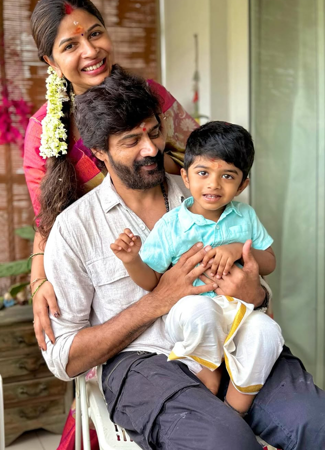 Hero Naveen Chandra Wedding Anniversary Special Photos3