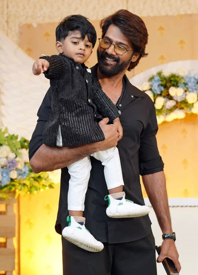 Hero Naveen Chandra Wedding Anniversary Special Photos6