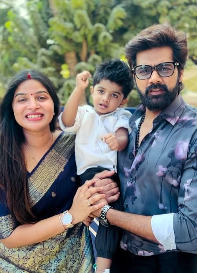 Hero Naveen Chandra Wedding Anniversary Special Photos7