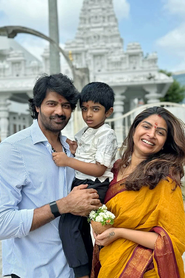 Hero Naveen Chandra Wedding Anniversary Special Photos9