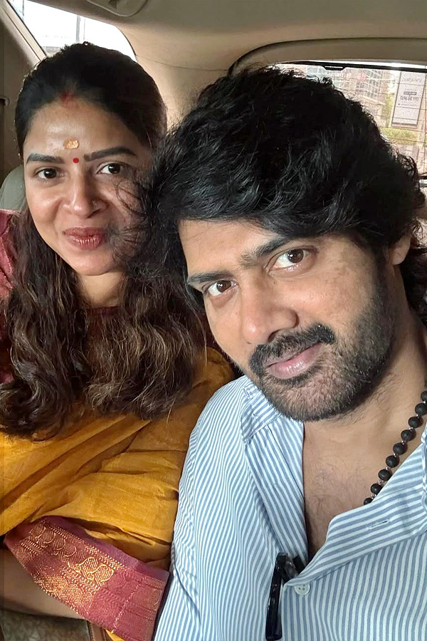 Hero Naveen Chandra Wedding Anniversary Special Photos10
