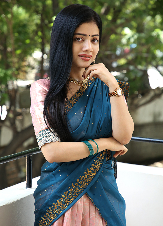 Kotha Malupu Movie Heroine Bhairavi Ardhya Deka HD Photos4