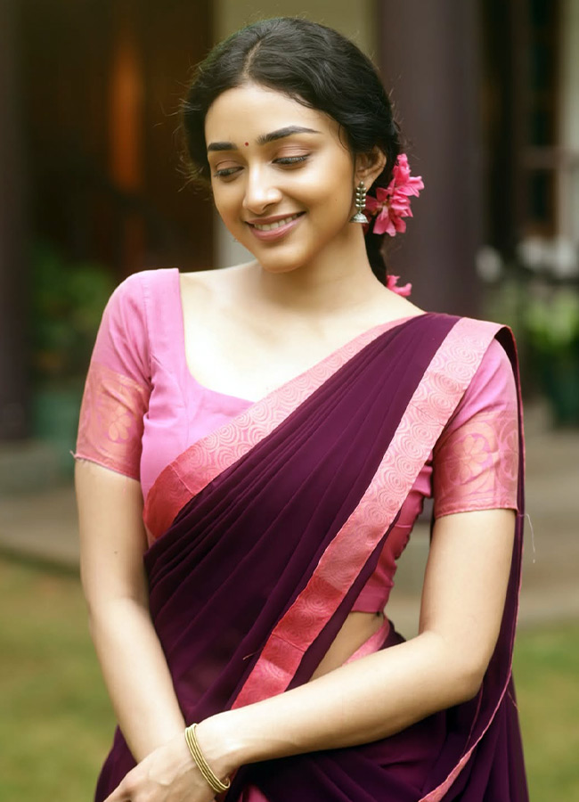 Actress Preity Mukhundhan Looks Stunning In a Saree Photos...3