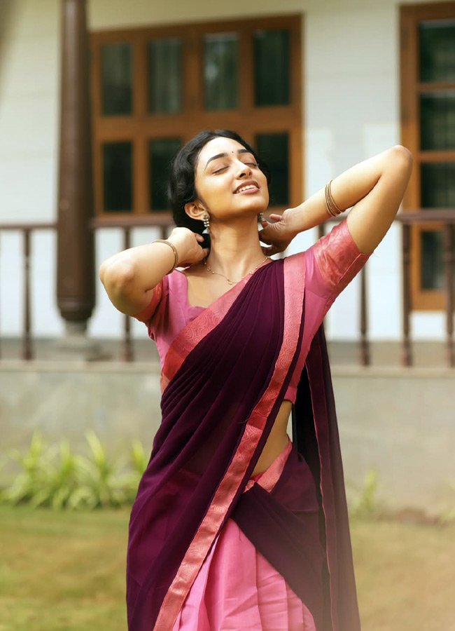 Actress Preity Mukhundhan Looks Stunning In a Saree Photos...7