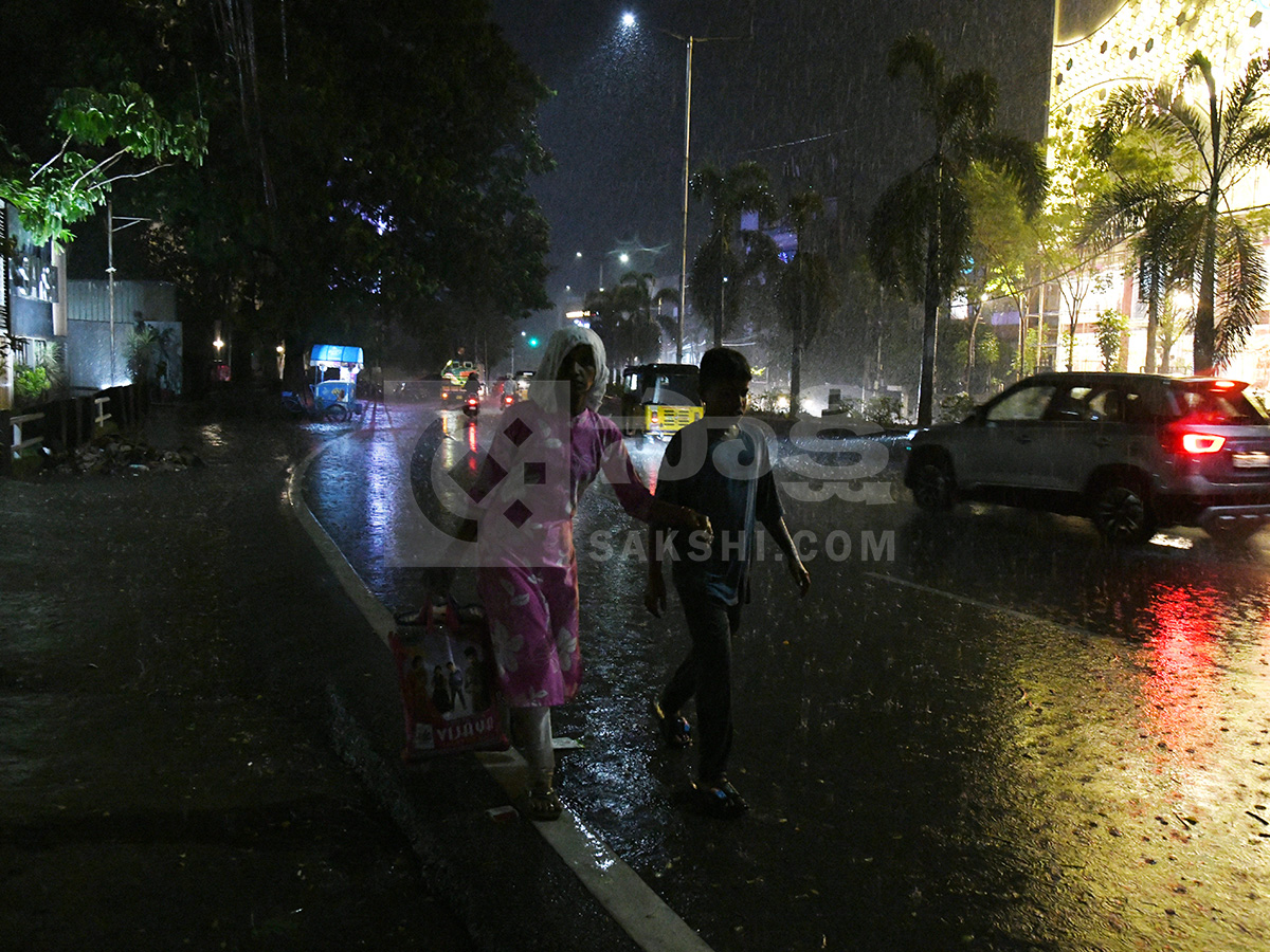 Current Weather : Heavy Rain in Hyderabad Today HD Photos 10