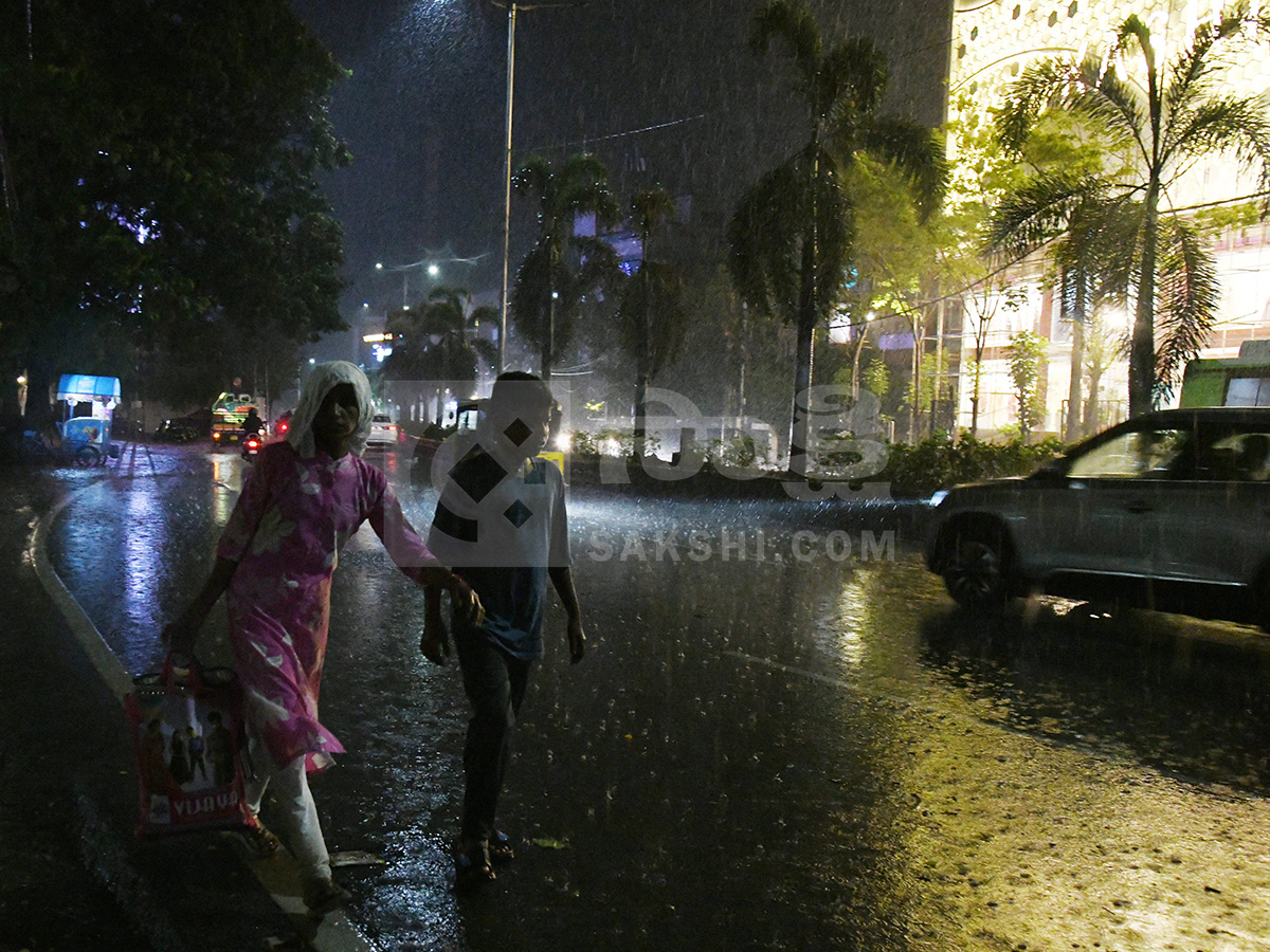 Current Weather : Heavy Rain in Hyderabad Today HD Photos 11