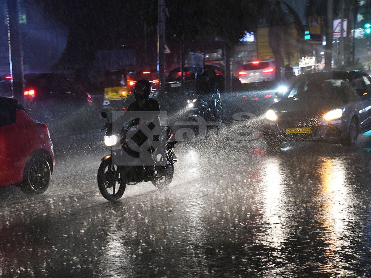 Current Weather : Heavy Rain in Hyderabad Today HD Photos 12