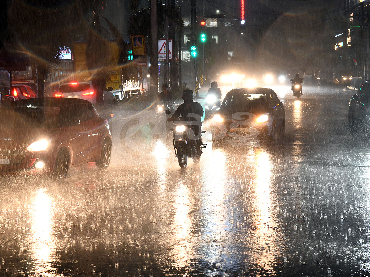 Current Weather : Heavy Rain in Hyderabad Today HD Photos 13