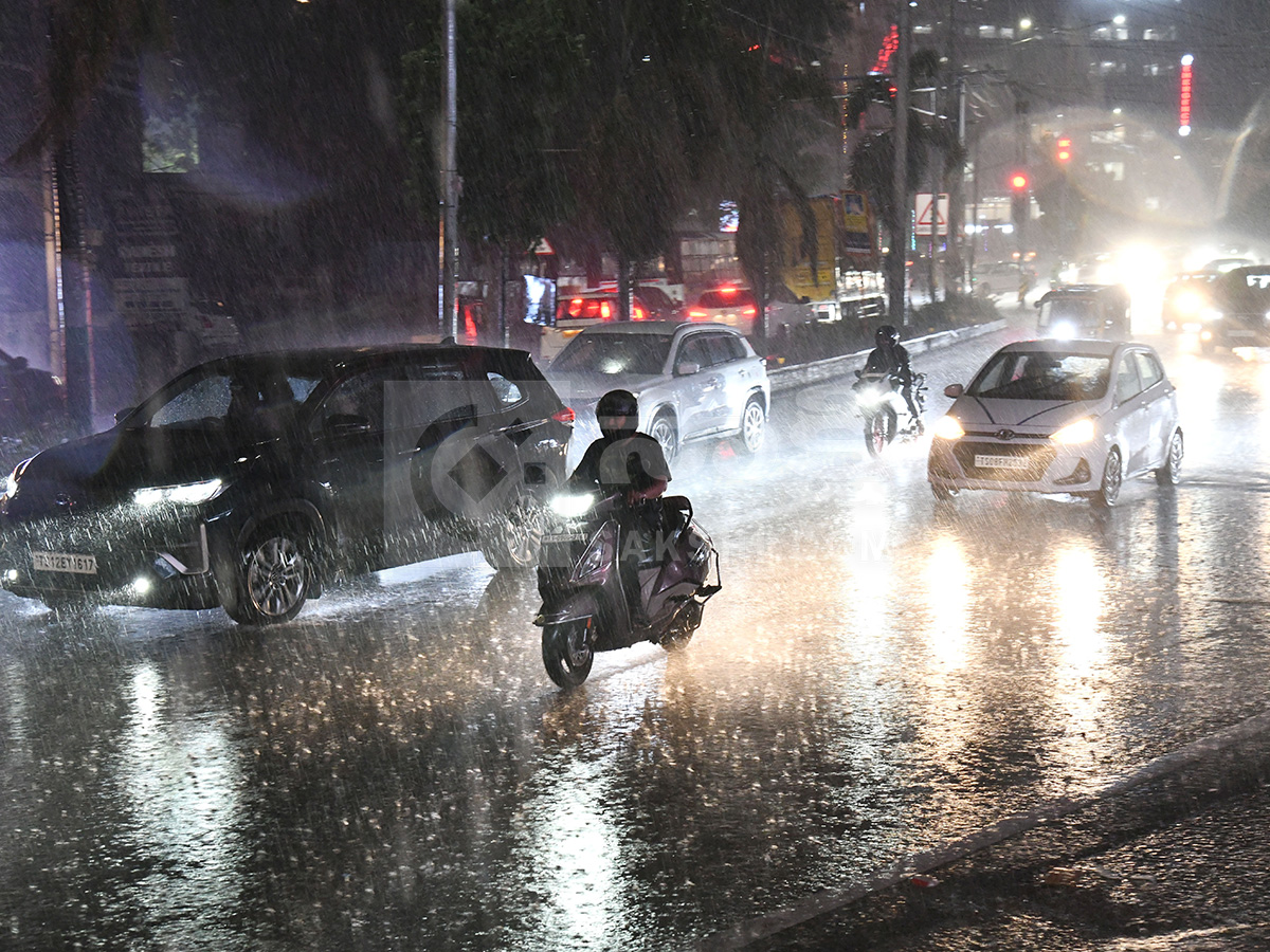 Current Weather : Heavy Rain in Hyderabad Today HD Photos 15