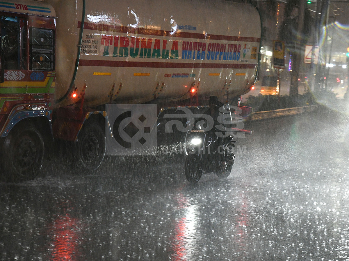 Current Weather : Heavy Rain in Hyderabad Today HD Photos 16