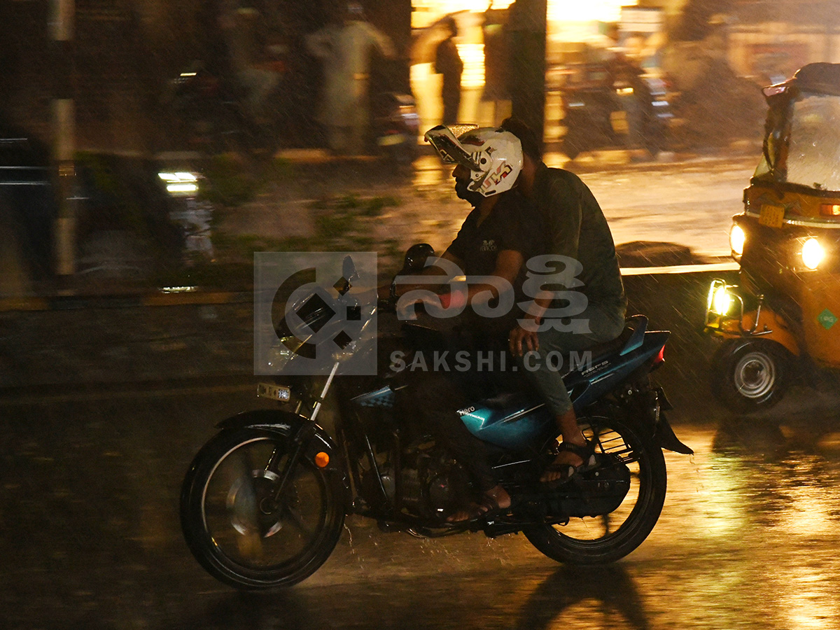 Current Weather : Heavy Rain in Hyderabad Today HD Photos 17