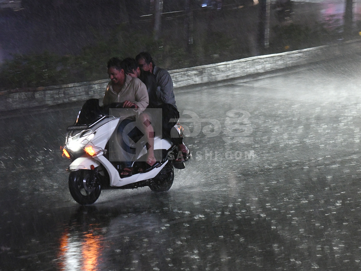 Current Weather : Heavy Rain in Hyderabad Today HD Photos 19