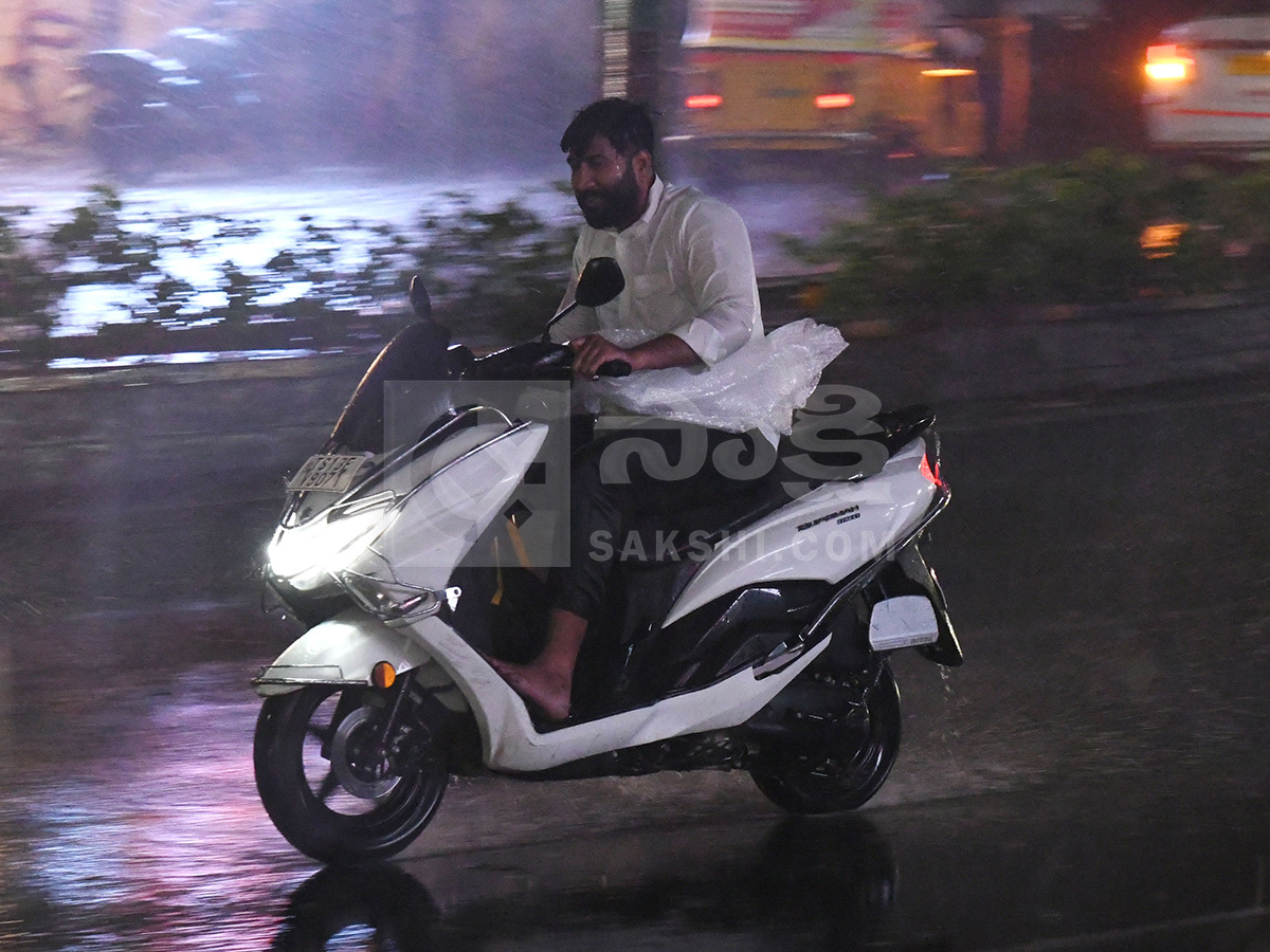 Current Weather : Heavy Rain in Hyderabad Today HD Photos 20