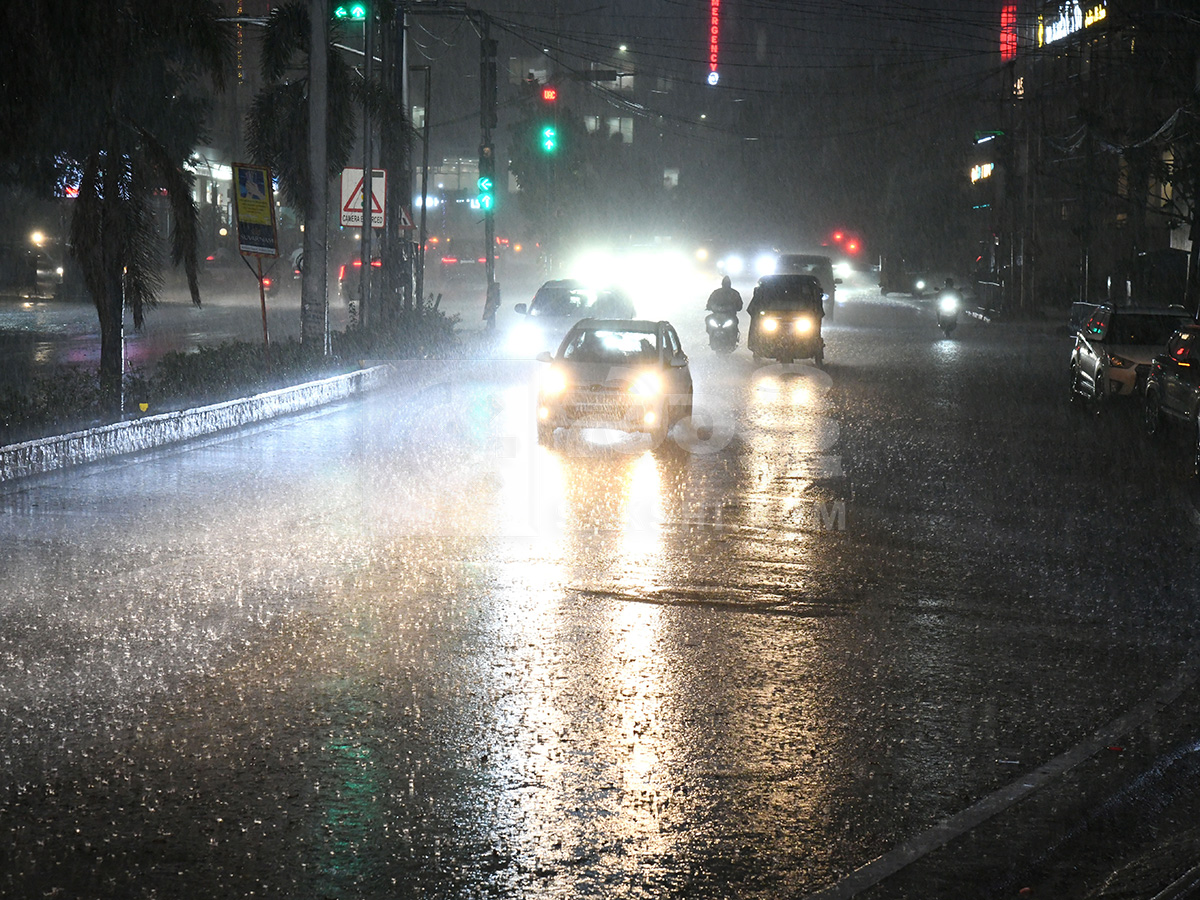 Current Weather : Heavy Rain in Hyderabad Today HD Photos 3