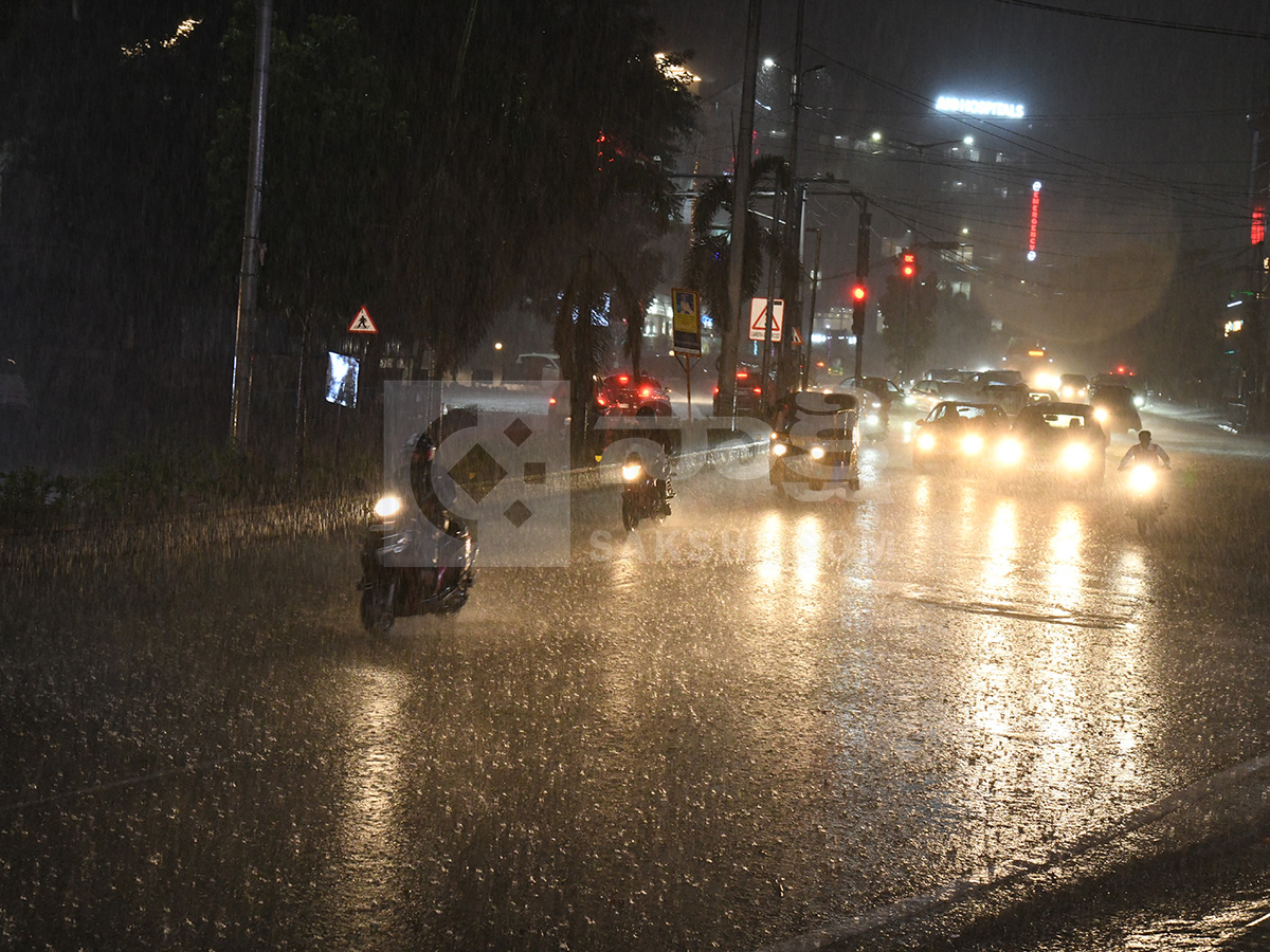 Current Weather : Heavy Rain in Hyderabad Today HD Photos 4