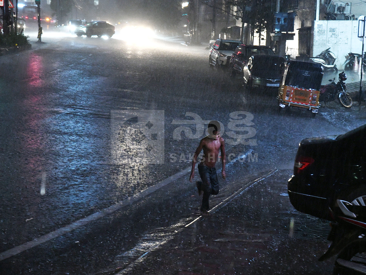 Current Weather : Heavy Rain in Hyderabad Today HD Photos 5