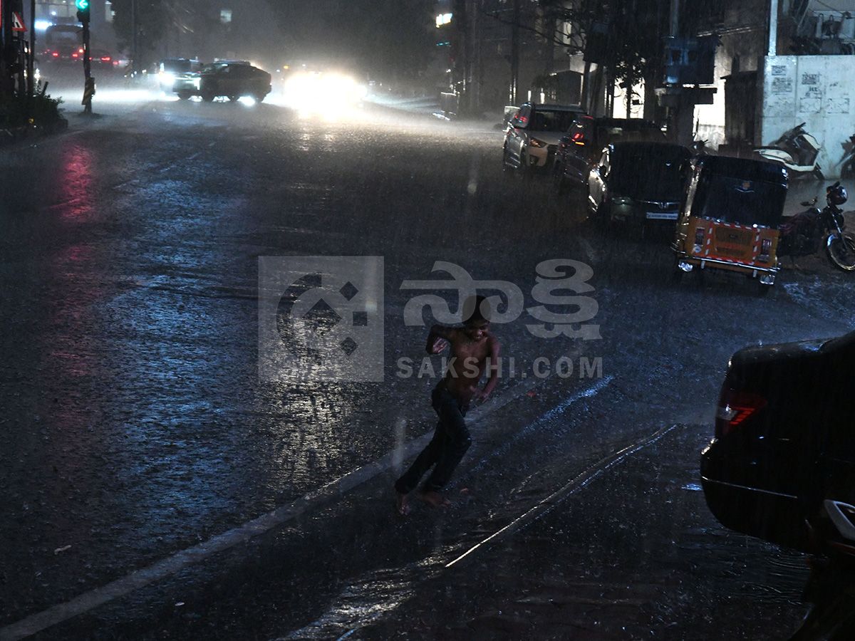 Current Weather : Heavy Rain in Hyderabad Today HD Photos 6