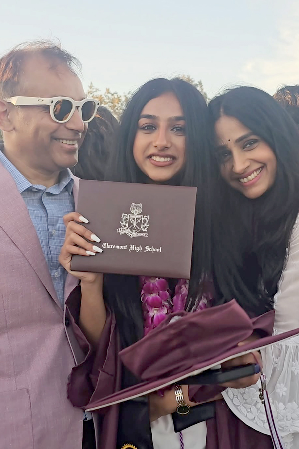 Actress Laya on Her Daughter Graduation Day Photos2