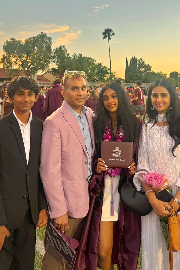 Actress Laya on Her Daughter Graduation Day Photos5