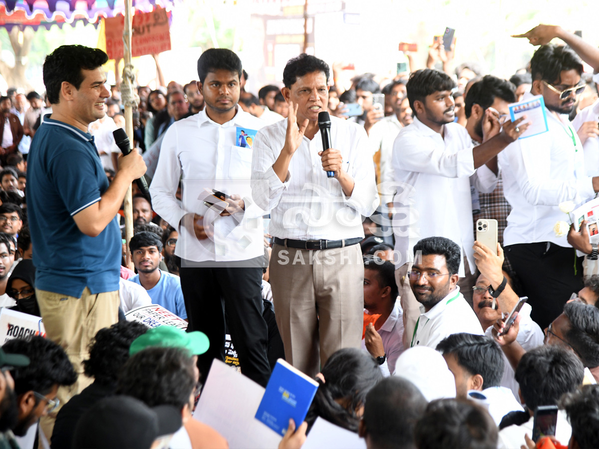 Cockroach Janata Party Protest In Hyderabad Photos10
