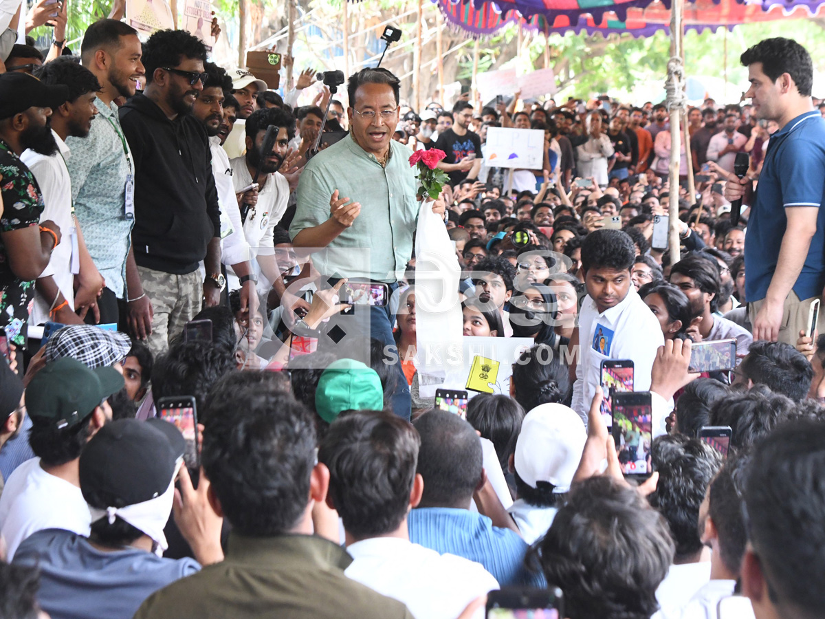 Cockroach Janata Party Protest In Hyderabad Photos13