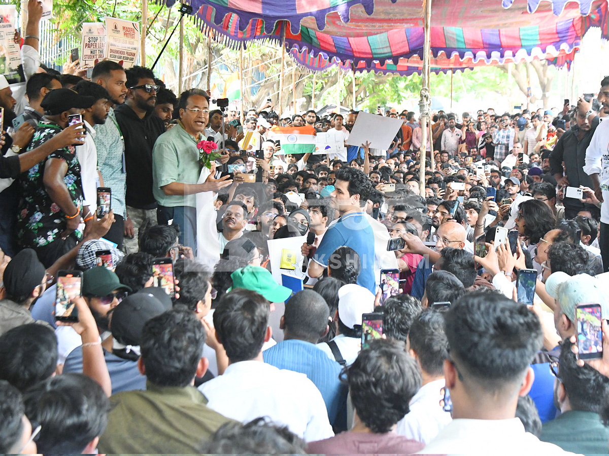 Cockroach Janata Party Protest In Hyderabad Photos14
