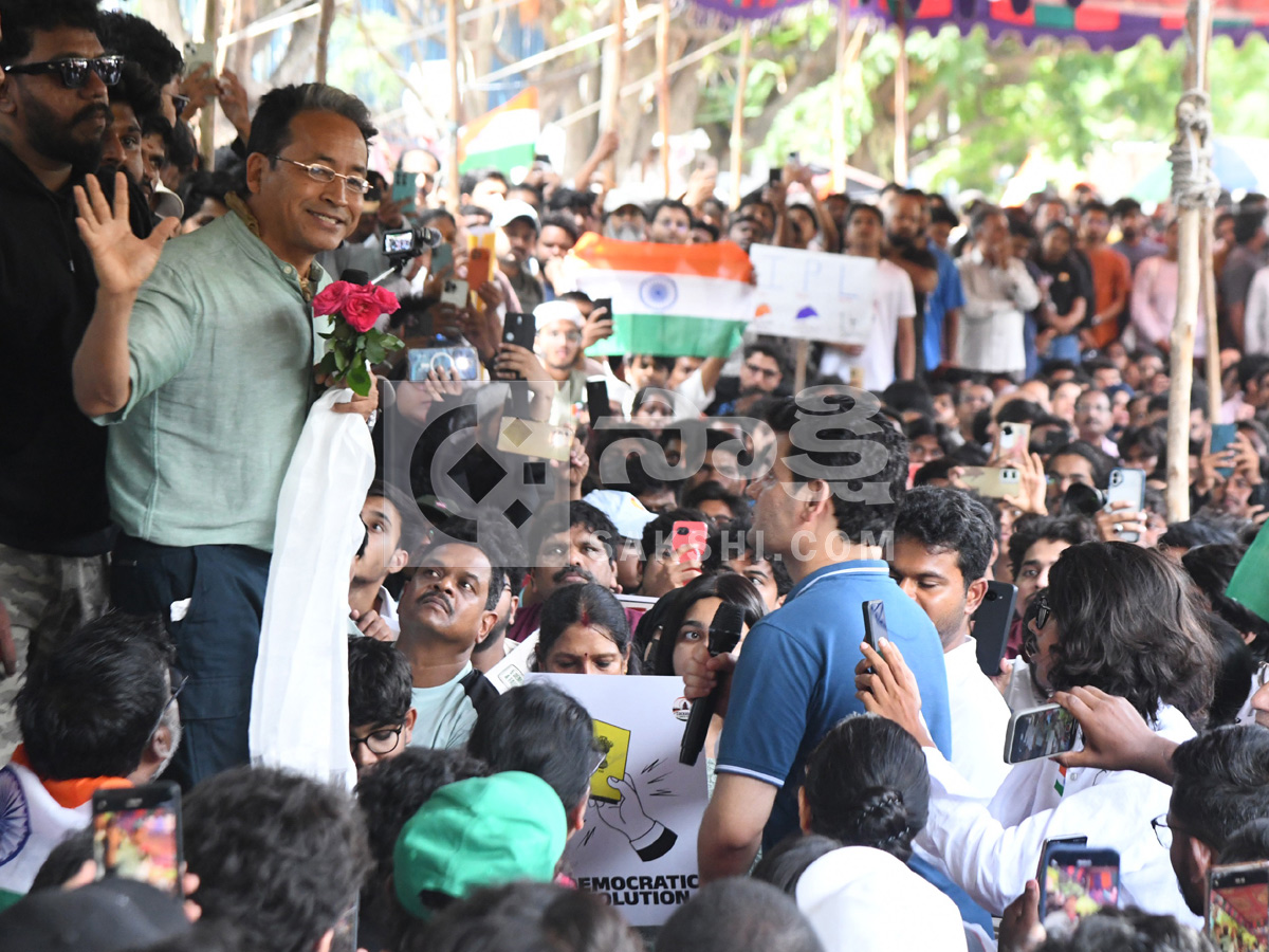 Cockroach Janata Party Protest In Hyderabad Photos15