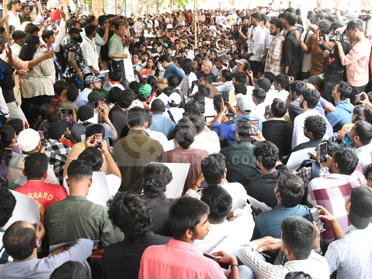 Cockroach Janata Party Protest In Hyderabad Photos16
