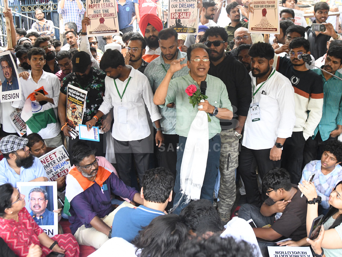 Cockroach Janata Party Protest In Hyderabad Photos17