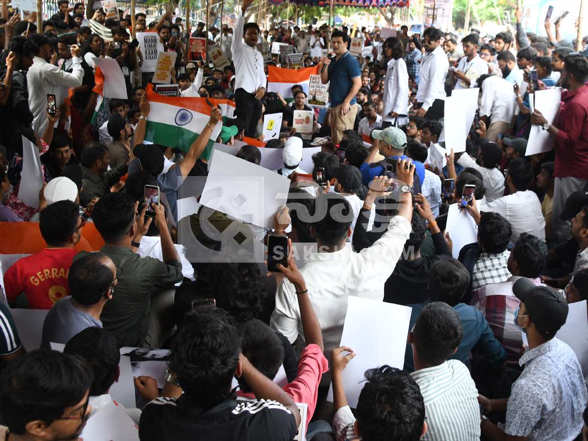 Cockroach Janata Party Protest In Hyderabad Photos4