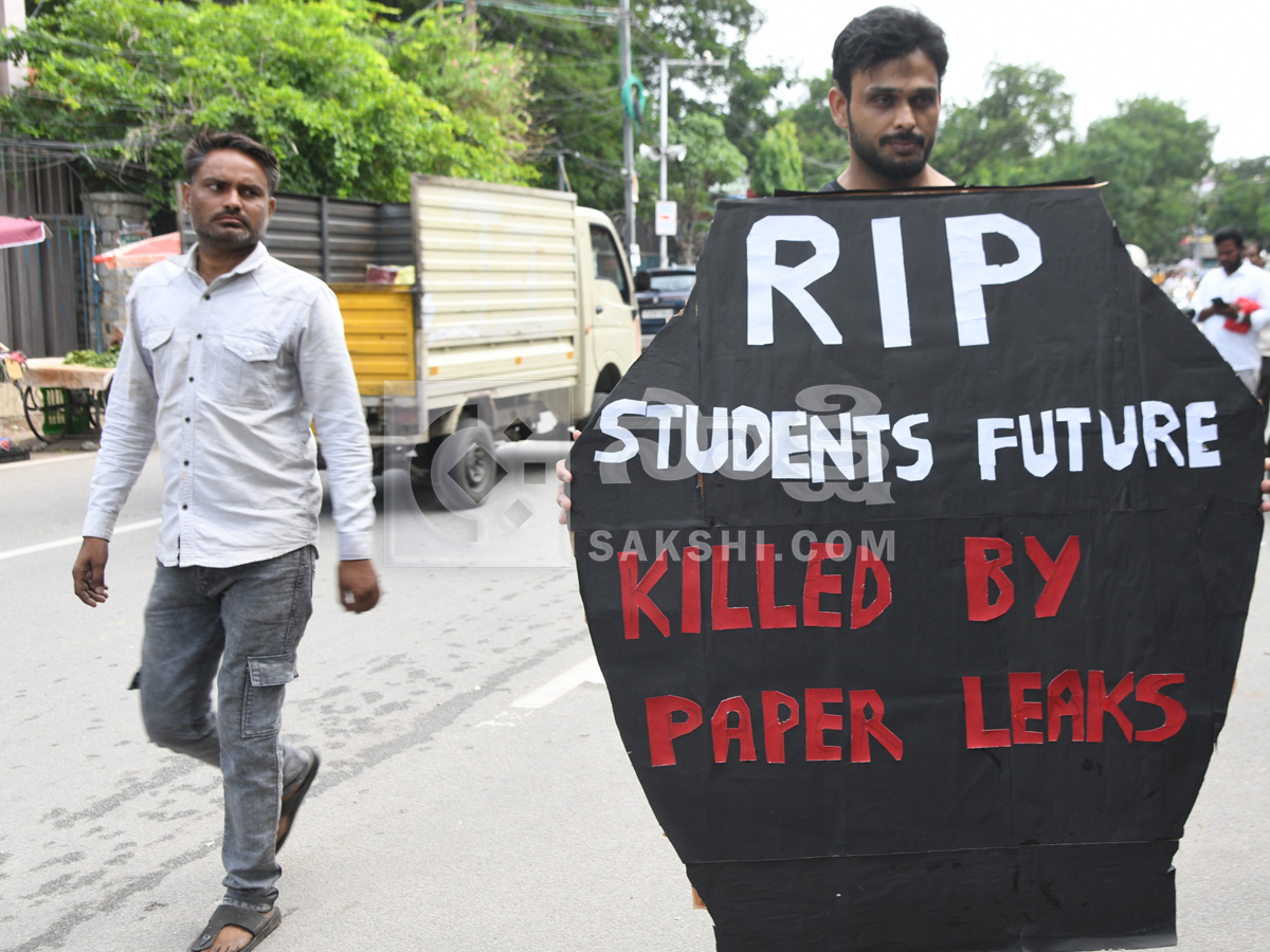 Cockroach Janata Party Protest In Hyderabad Photos5