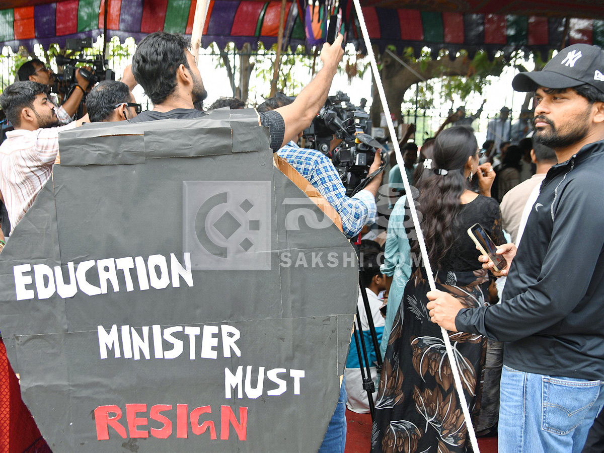 Cockroach Janata Party Protest In Hyderabad Photos7