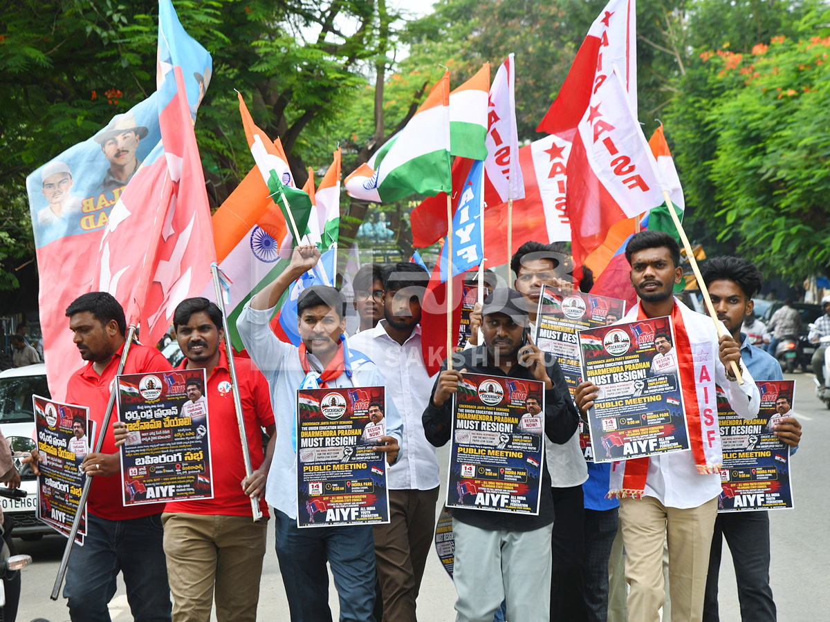 Cockroach Janata Party Protest In Hyderabad Photos9