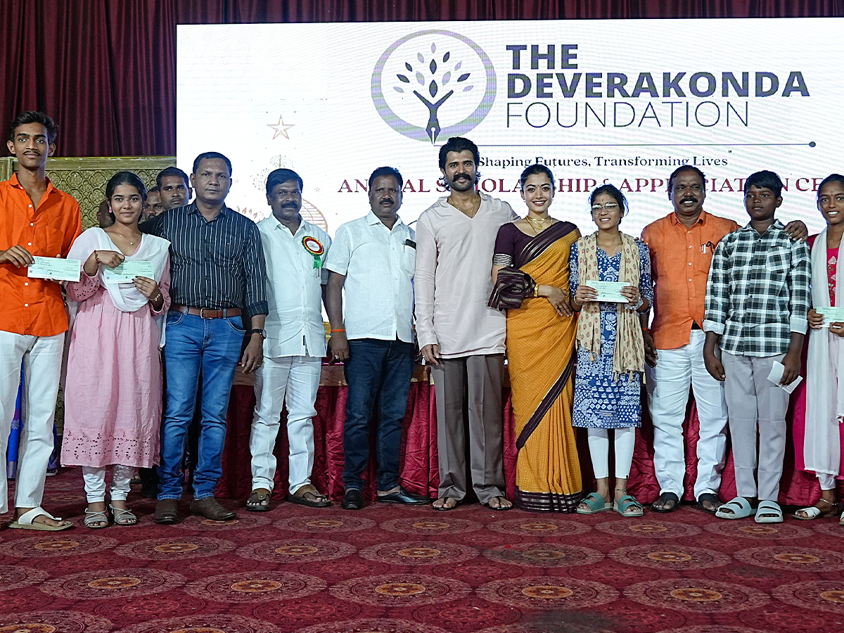 Vijay and Rashmika in their hometown for a noble event Photos11