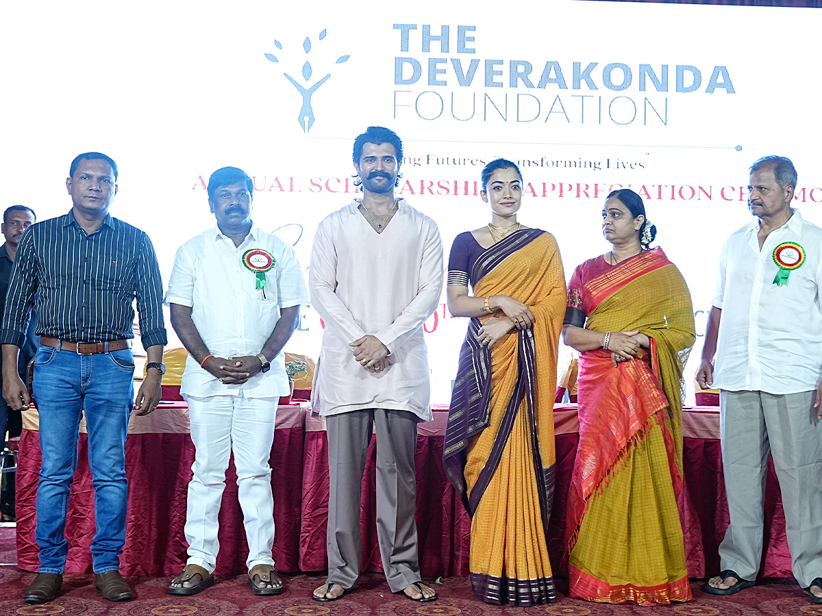 Vijay and Rashmika in their hometown for a noble event Photos8