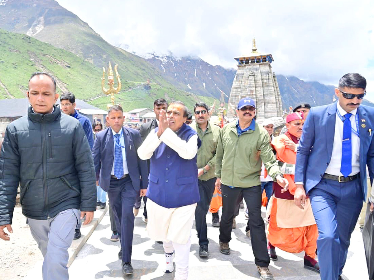 Mukesh Ambani Visits Badrinath Temple and Kedarnath Temple Photos2