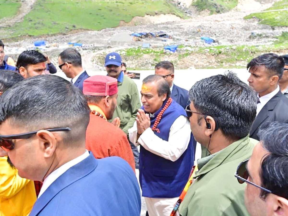 Mukesh Ambani Visits Badrinath Temple and Kedarnath Temple Photos4