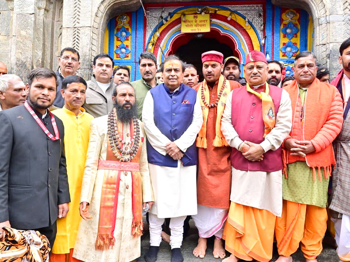 Mukesh Ambani Visits Badrinath Temple and Kedarnath Temple Photos5