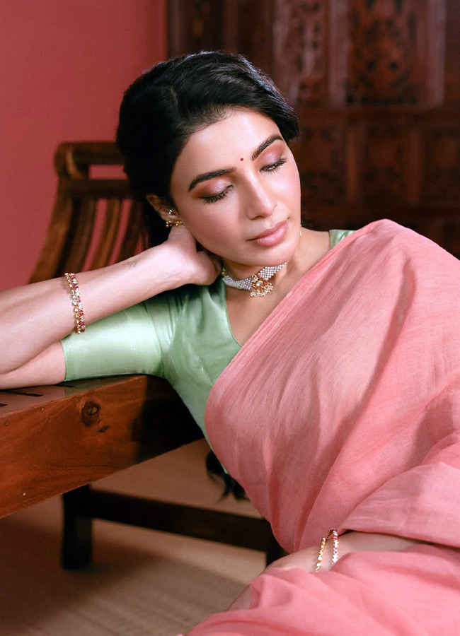 Samantha Shines Like Gold in an Elegant Silk Saree Photos...11