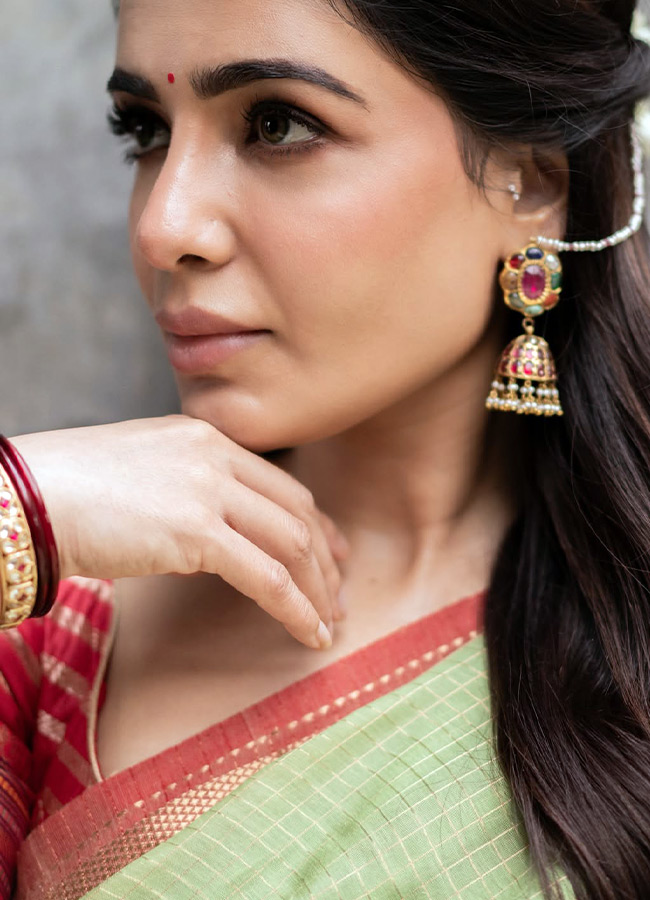 Samantha Shines Like Gold in an Elegant Silk Saree Photos...2