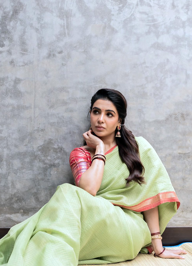 Samantha Shines Like Gold in an Elegant Silk Saree Photos...3