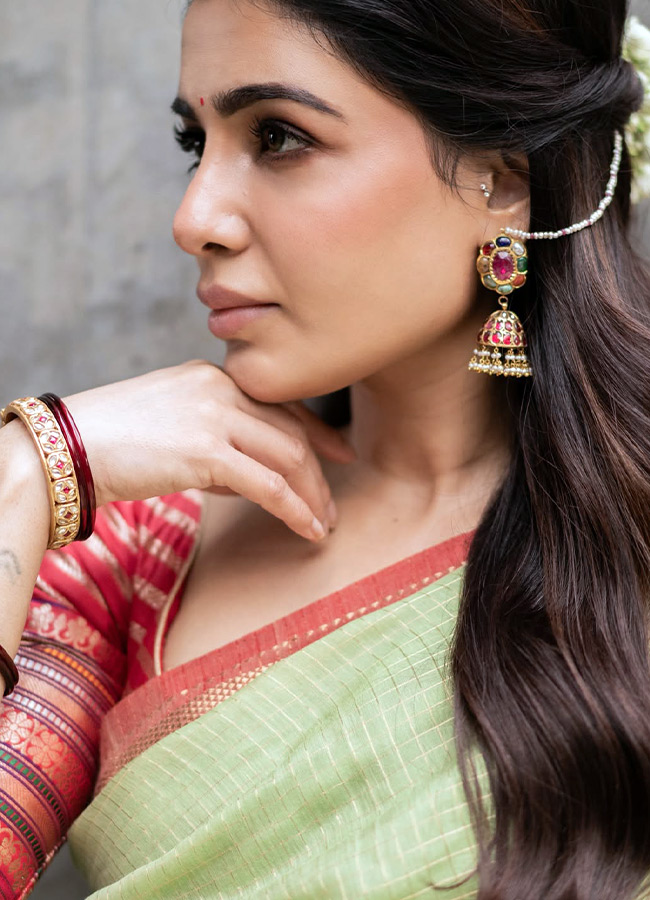 Samantha Shines Like Gold in an Elegant Silk Saree Photos...5