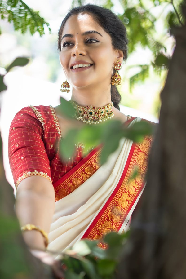 Bindu Madhavi Shares thanked those who wished My birthday On Social Media Photos5