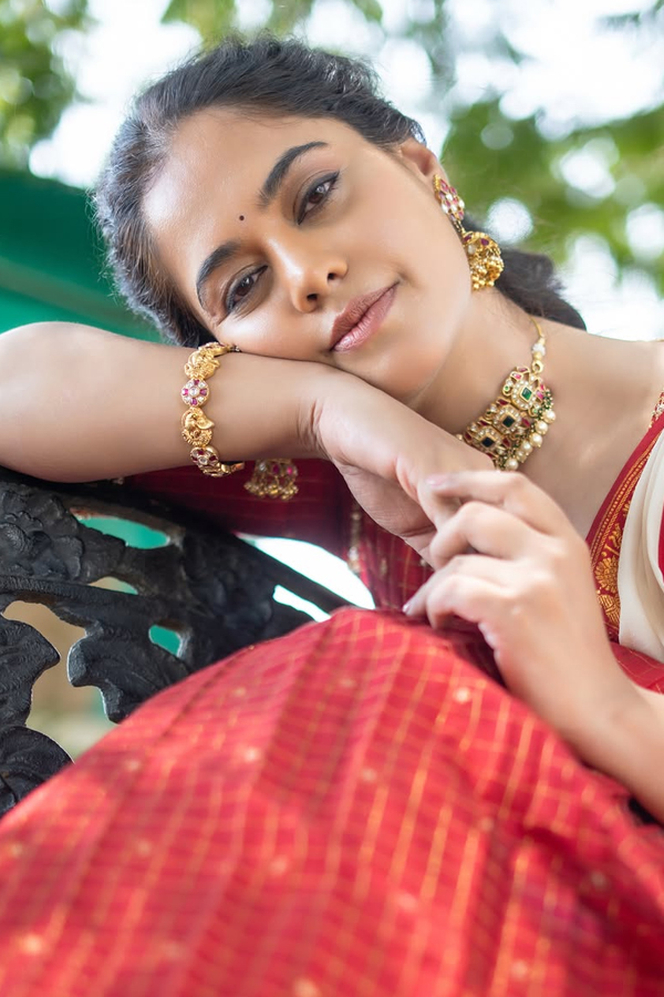 Bindu Madhavi Shares thanked those who wished My birthday On Social Media Photos7