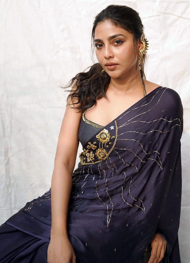 Malayalam Beauty Aishwarya Lekshmi Stuns in a Black Dress Stunning Photos5