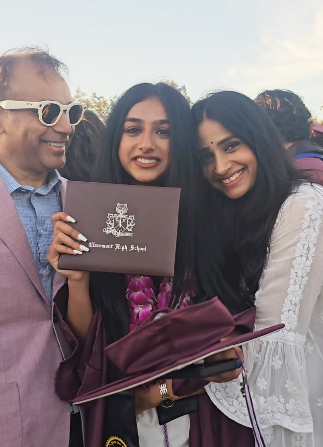 20 Years of Marriage: Actress Laya Celebrates with Her Husband9