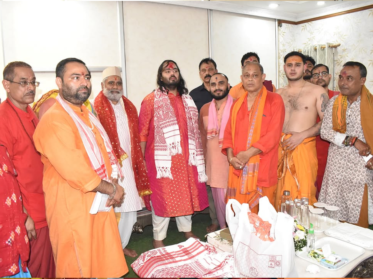 Anant Ambani visited Kamakhya Temple to offer His prayers: Photos2